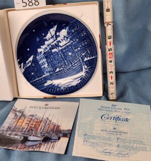 d588- 1989 Christmas Plate. Copenhagen