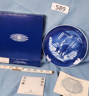 d589- 1994 Christmas Plate. Made in Denmark
