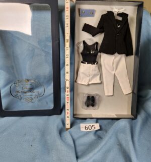 d605- Franklin Mint Princess DIANA Vinyl DOLL Casual Black/White ENSEMBLE Outfit