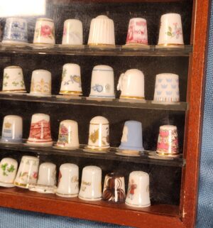 d609- Vintage Thimble Collection w/ Case - Image 3