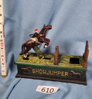 d610- Vintage Showjumper Coin Bank
