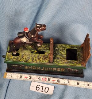 d610- Vintage Showjumper Coin Bank - Image 3