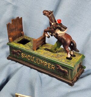 d610- Vintage Showjumper Coin Bank - Image 4