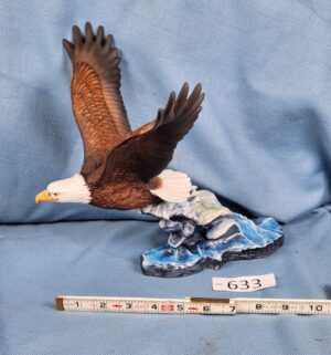 d633- American Bald Eagle in Flight. Porcelain