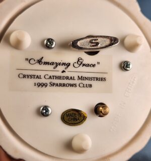 d636- Porcelain Sparrows Amazing Grace music box - Image 3