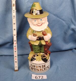 d672- 1960s ceramic leprechaun decanter Alberta Molds