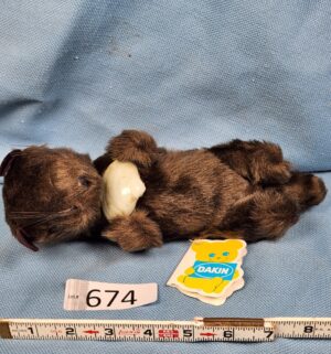 d674- 1975 R. Dakin Stuffed Plush Sea Otter With Shell