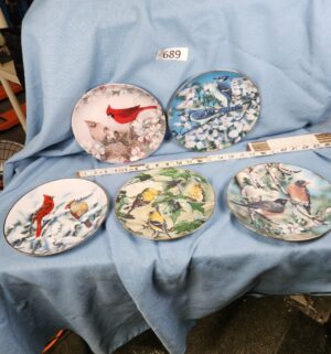 d689- Collectible Plates