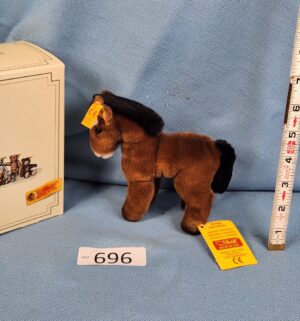 d696- Steiff Racy plush pony