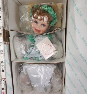 d704- 1992 Shannon. Hamilton Collection. sculpted by Cindy Marschner Rolfe - Image 3