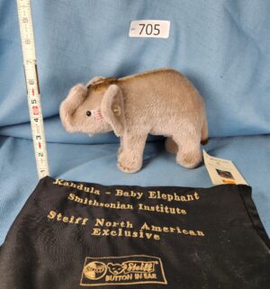 d705- Steiff Kandula Baby Elephant collectible