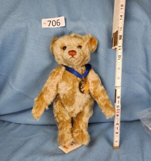 d706- 2004 Steiff Teddy Bear for Danbury Mint