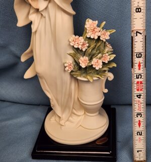 d707- Babys Love figurine by Giuseppe Armani - Image 3