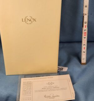 d708- LENOX FIGURINE PARK AVENUE DREAMS Pencil sculpture - Image 5