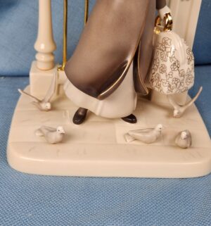 d709- Mary Poppins Lenox Porcelain Statuette. Walt Disney Showcase Collection - Image 3