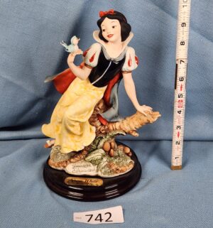 d742- Giuseppe Armani Snow White with a Blue Bird figurine, model number 209-C