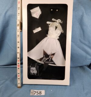 d758- Franklin Mint Marilyn Monroe Seven Year Itch White Dress & Accessories ensemble