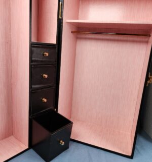 d760- Franklin Mint Marilyn Monroe doll wardrobe trunk - Image 3