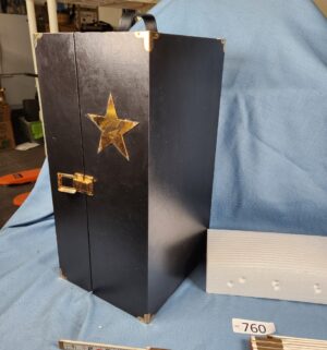 d760- Franklin Mint Marilyn Monroe doll wardrobe trunk - Image 4