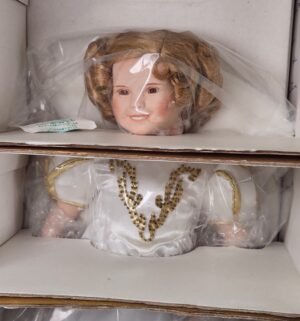 d764- Danbury Mint Shirley Temple Little Princess porcelain collector doll - Image 3