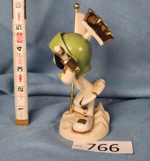 d766- Lenox Marvin the Martian figurine - Image 3