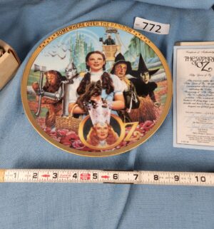 d772- The Wizard of Oz 50th Anniversary Commemorative Collector Plate by The Hamilton Collection