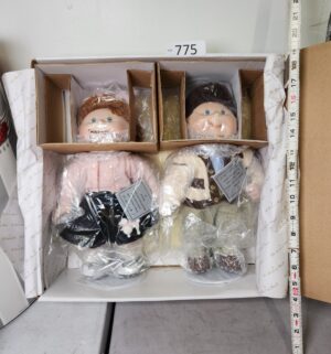 d775- porcelain Cabbage Patch Kids collector dolls 50s Kids Danbury Mint collection