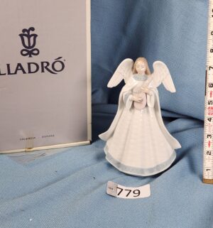 d779- Lladro Porcelain Figurine Angelic Melody