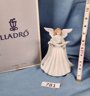 d781- Angel Tree Topper. Lladro w/ box