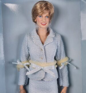 d793- Franklin Mint Diana The Peoples Princess portrait doll - Image 3
