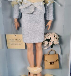 d793- Franklin Mint Diana The Peoples Princess portrait doll - Image 4