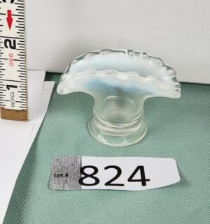 d824- 1940s Fenton Art Glass #37 miniature fan vase