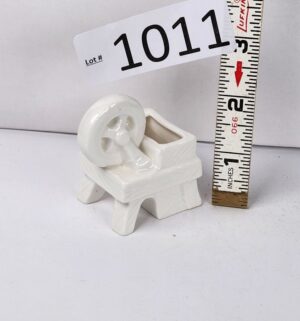 d1011- miniature bone china spinning wheel figurine Toothpick Holder