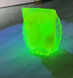 d1170- Uranium Glass Old Sleepy Eye Indian toothpick holder - Image 3