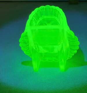 d1172- Uranium Glass Old Sleepy Eye Indian toothpick holder - Image 3