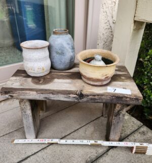 i7- sm wooden bench. Clay pottery