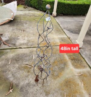 i14- Steel Vine Garden Art