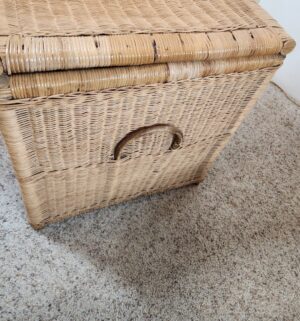 i55- Vintage wicker chest - Image 3