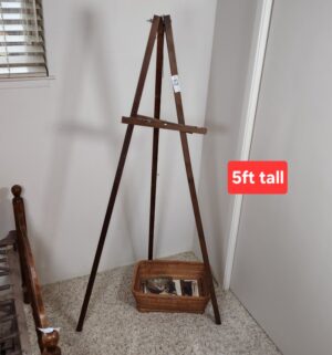 i63- Vintage Artist Easel