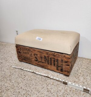 i108- Hunts Tomato Sauce Crate Ottoman