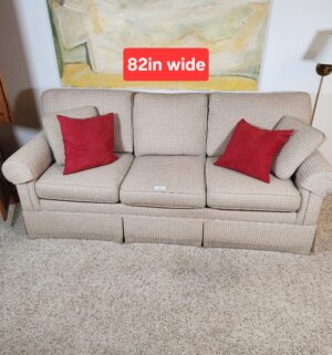 i116- Stunning Ethan Allen Sofa w/ pillows. Near perfect condition