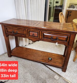 i122- Broyhill Console Sofa Table. Like New Condition