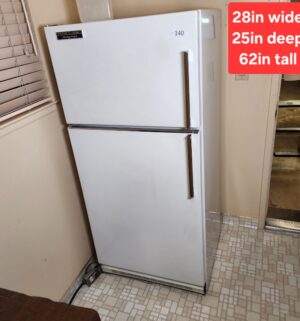 i140- vintage hotpoint refrigerator. Runs great