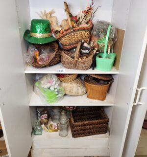 i148- contents of the garage cabinet