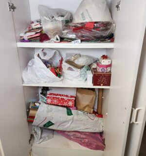 i149- contents of the garage cabinet