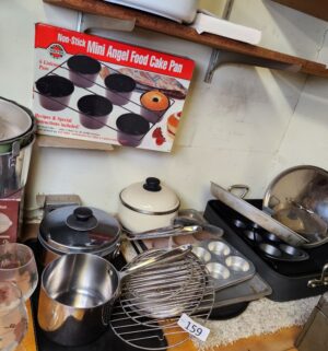 i159- vintage cookware/bakeware