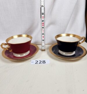 i228- Old Ivory Cup/saucers