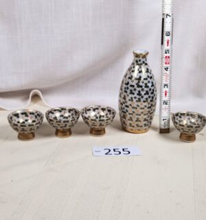 i255- vintage Japanese Kutani Hozan porcelain sake set