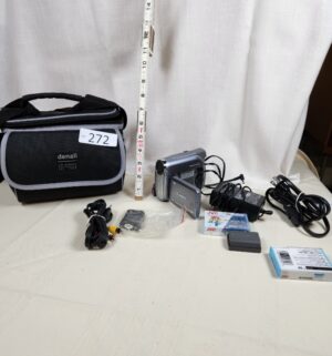 i272- Canon ZR500 w/ all accessories