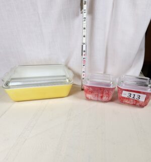 i313- vintage Pyrex 503 refrigerator dishes